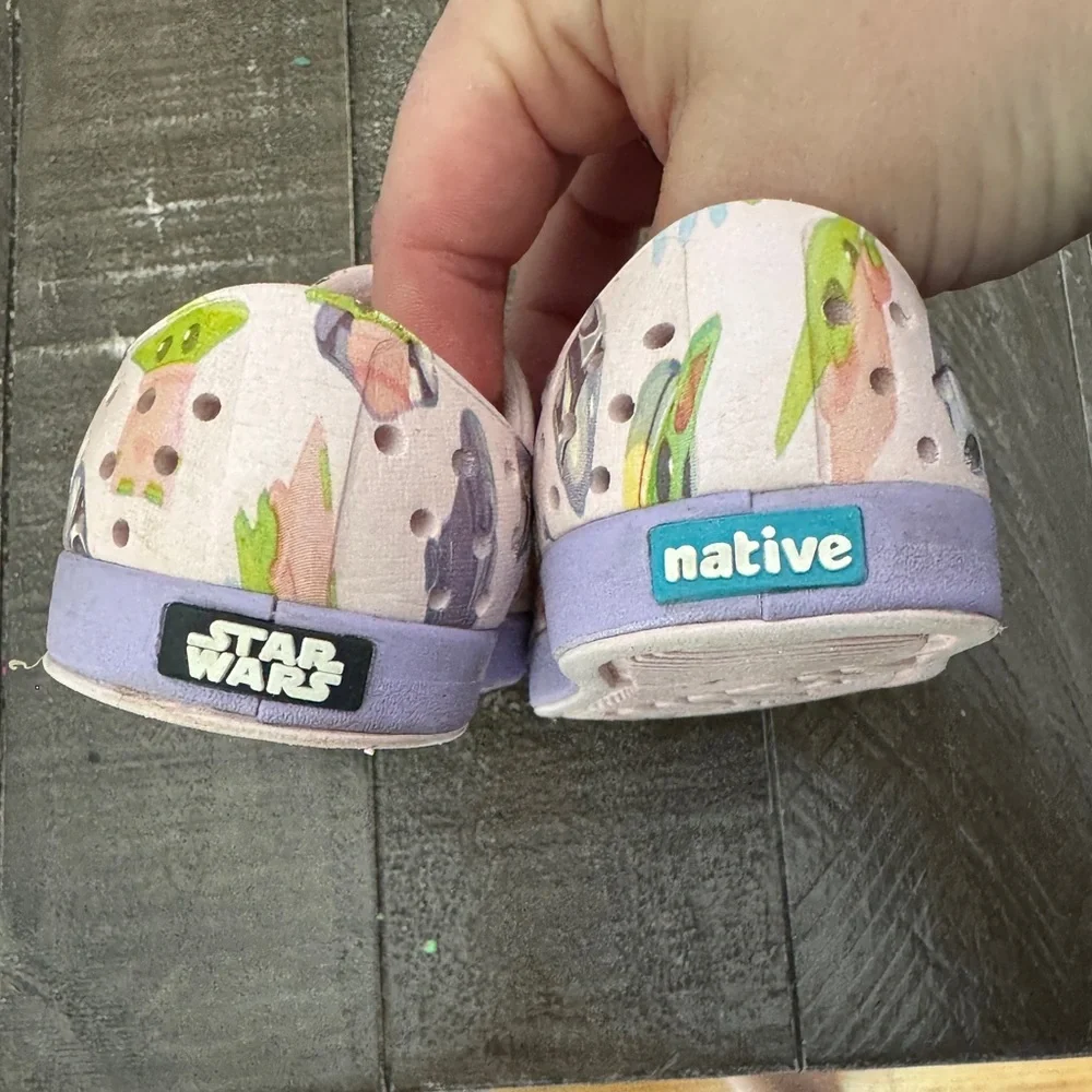 NATIVE X STAR WARS Girls Pink Purple Mandolorian Grogu Jeffersons Size C5‎